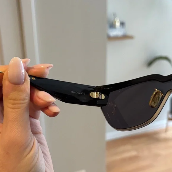 Dior Shield Tinted Sunglasses and Case - Picture 6 of 11